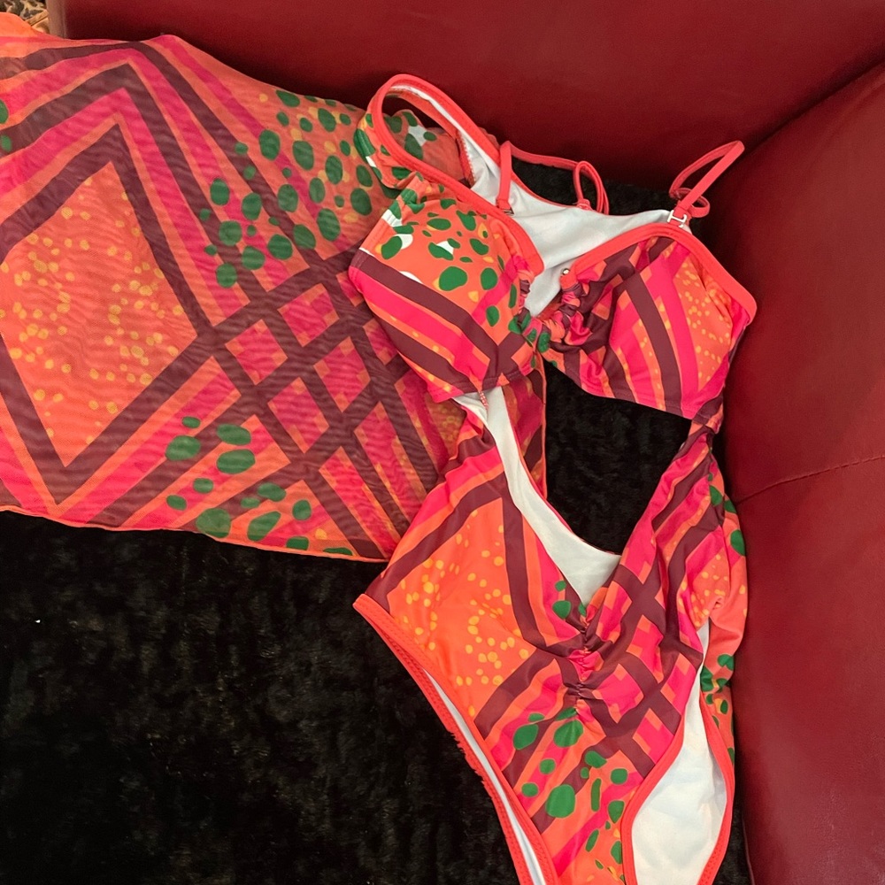 Shein tankini w-matching sarong! Never worn. Size M